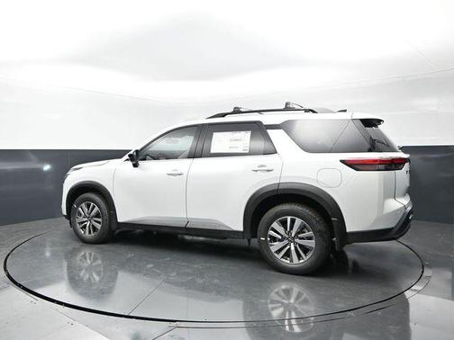Everest White P 2026 Nissan Pathfinder SL
