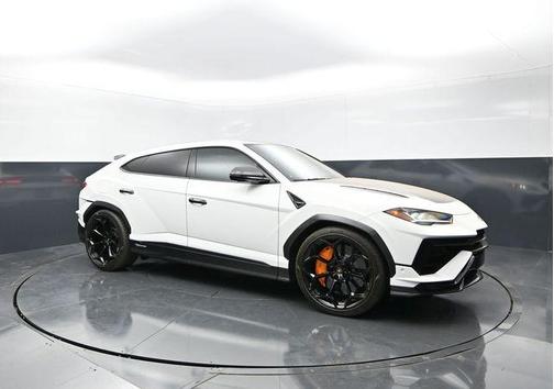 White 2023 Lamborghini Urus Performante