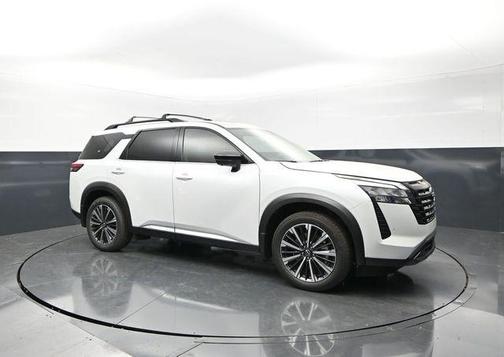 Everest White P 2026 Nissan Pathfinder Platinum