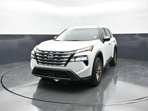 Everest White P 2025 Nissan Rogue S