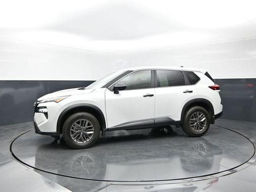 Everest White P 2025 Nissan Rogue S