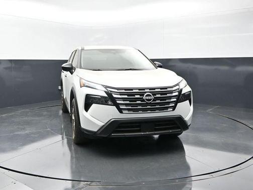 Everest White P 2025 Nissan Rogue S