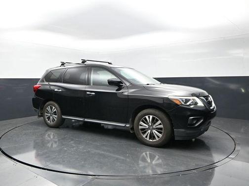 Magnetic Black 2017 Nissan Pathfinder SV