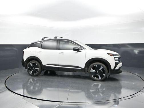 2t Wht Blk Roof 2026 Nissan Kicks SR