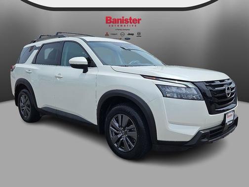 2024 Nissan Pathfinder SV