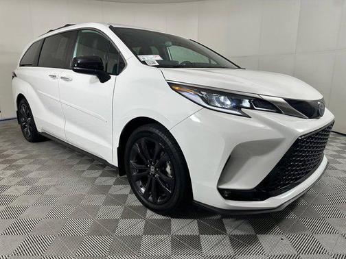 2023 Toyota Sienna XSE 7 Passenger