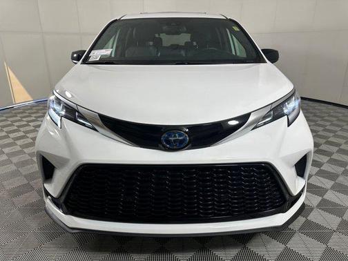 2023 Toyota Sienna XSE 7 Passenger