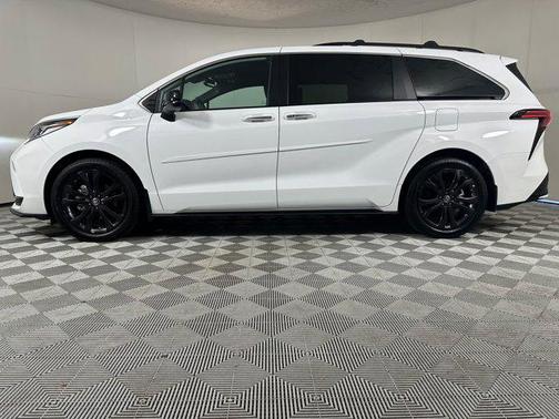 2023 Toyota Sienna XSE 7 Passenger