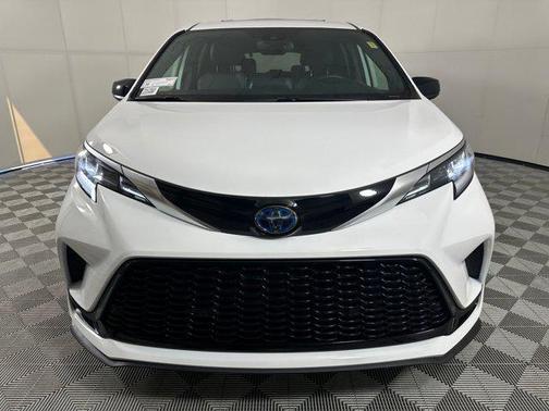 2023 Toyota Sienna XSE 7 Passenger