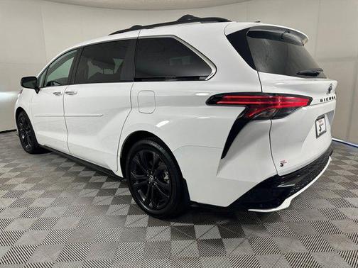 2023 Toyota Sienna XSE 7 Passenger