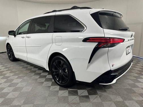 2023 Toyota Sienna XSE 7 Passenger