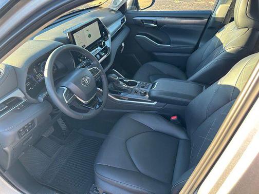 2025 Toyota Highlander Platinum