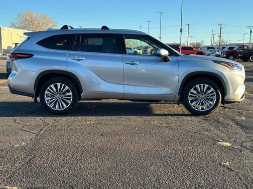 2025 Toyota Highlander Platinum