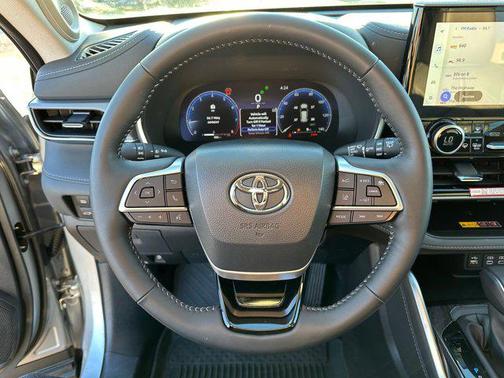 2025 Toyota Highlander Platinum