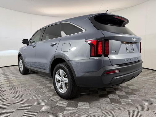 Everlasting Silver 2022 Kia Sorento LX