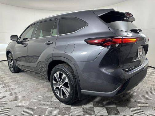 2025 Toyota Highlander Hybrid XLE