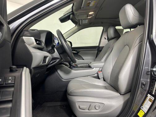 2025 Toyota Highlander Hybrid XLE