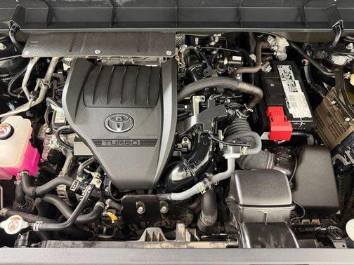 Midnight Black Metallic 2024 Toyota Highlander LE