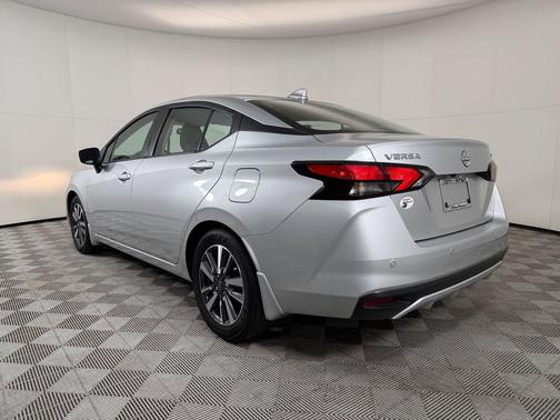 Brilliant Silver Metallic 2024 Nissan Versa 1.6 SV