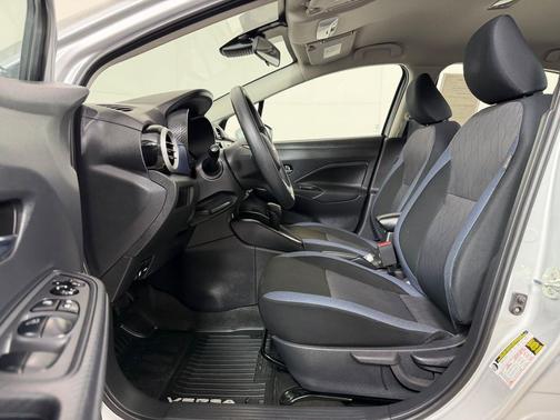 Brilliant Silver Metallic 2024 Nissan Versa 1.6 SV