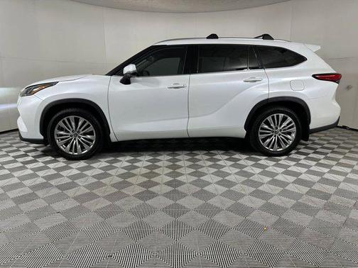 2023 Toyota Highlander Platinum