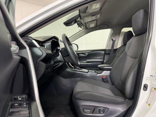 Ice 2025 Toyota RAV4 XLE