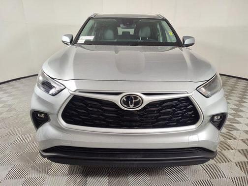 2025 Toyota Highlander XLE