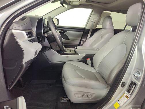 2025 Toyota Highlander XLE