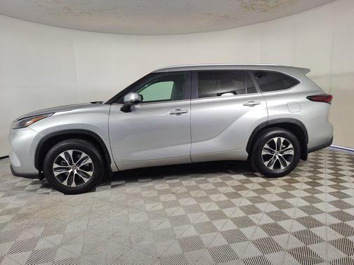 2025 Toyota Highlander XLE