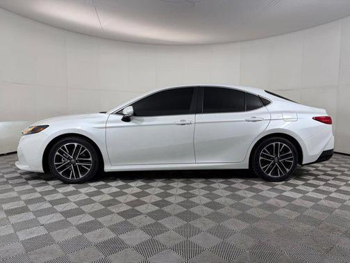 Wind Chill Pearl 2025 Toyota Camry XLE