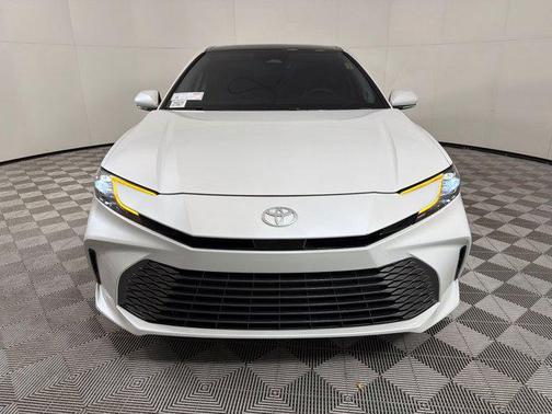 Wind Chill Pearl 2025 Toyota Camry XLE