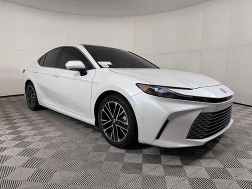 Wind Chill Pearl 2025 Toyota Camry XLE