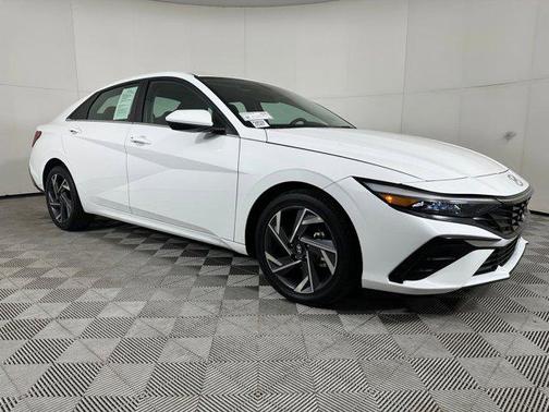 2025 Hyundai ELANTRA SEL
