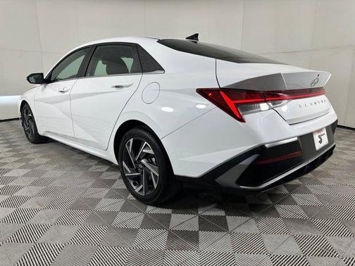 2025 Hyundai ELANTRA SEL