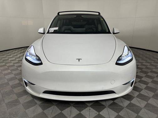 2022 Tesla Model Y Long Range Dual Motor All-Wheel Drive