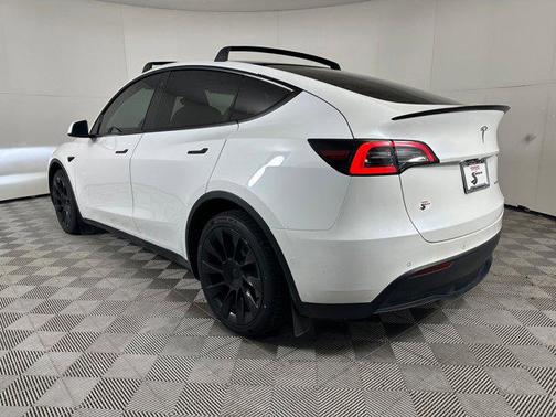 2022 Tesla Model Y Long Range Dual Motor All-Wheel Drive