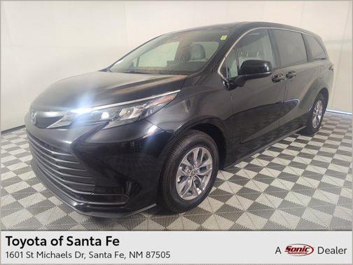 2025 Toyota Sienna LE