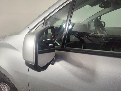 2024 Toyota Sienna XLE 8 Passenger