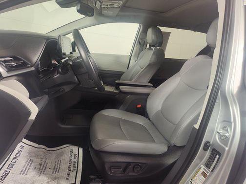2024 Toyota Sienna XLE 8 Passenger