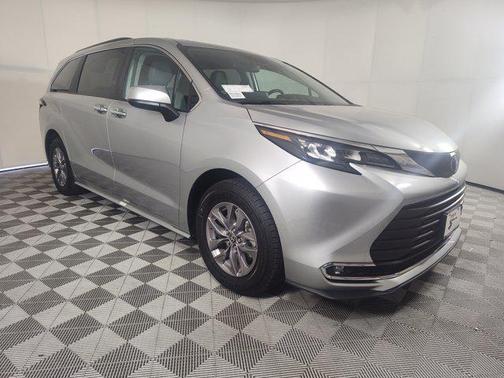 2024 Toyota Sienna XLE 8 Passenger