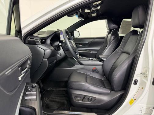 Pearl 2024 Toyota Venza LE
