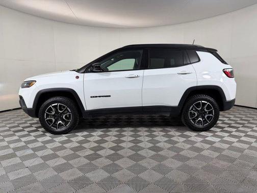 Bright White Clearcoat 2025 Jeep Compass Trailhawk