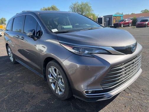 Predawn Gray Mica 2024 Toyota Sienna Platinum