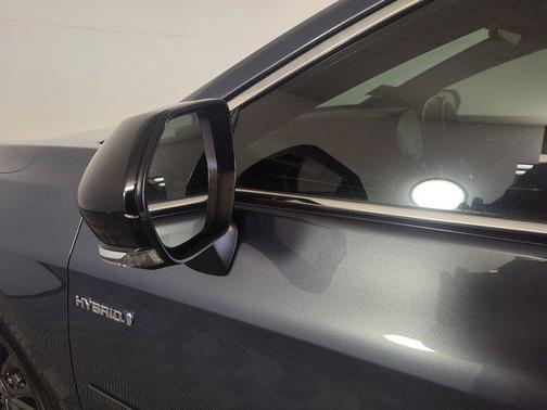 2021 Toyota Avalon Hybrid XSE