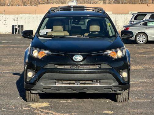 2017 Toyota RAV4 Hybrid SE