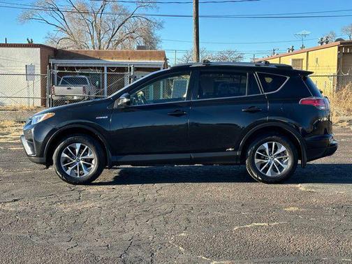 2017 Toyota RAV4 Hybrid SE