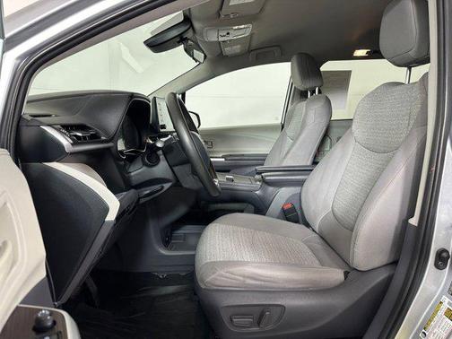 2021 Toyota Sienna LE