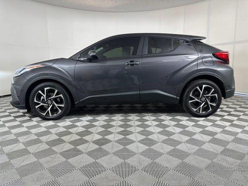 2022 Toyota C-HR XLE