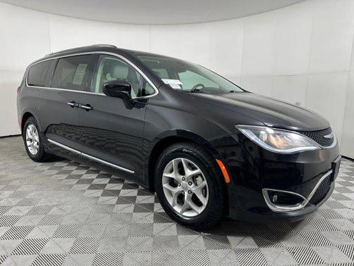 2018 Chrysler Pacifica Touring-L