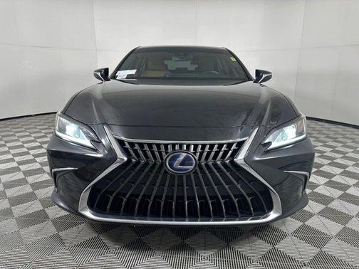 2022 Lexus ES 300h Base